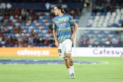 皇马5000万挖到左路铁闸!22岁A费7场全勤,<a href=/zuqiuxiangguan/manlian/ target=_blank class=infotextkey>曼联</a>痛失瑰宝?