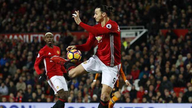 目前的伊布效力于<a href=/zuqiuxiangguan/acmilan/ target=_blank class=infotextkey>AC米兰</a>，仍然是队内顶级前锋